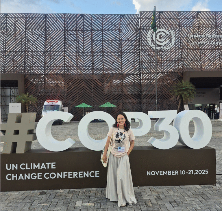 Leia mais sobre o artigo Pesquisadora amazônida e egressa do PPG-CiAC leva ciência urbana da Amazônia para a COP30